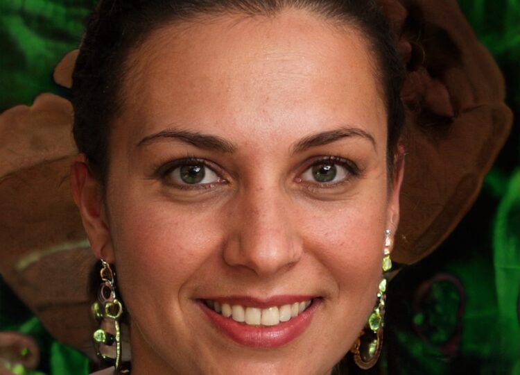 Lina M., Rédactrice en chef